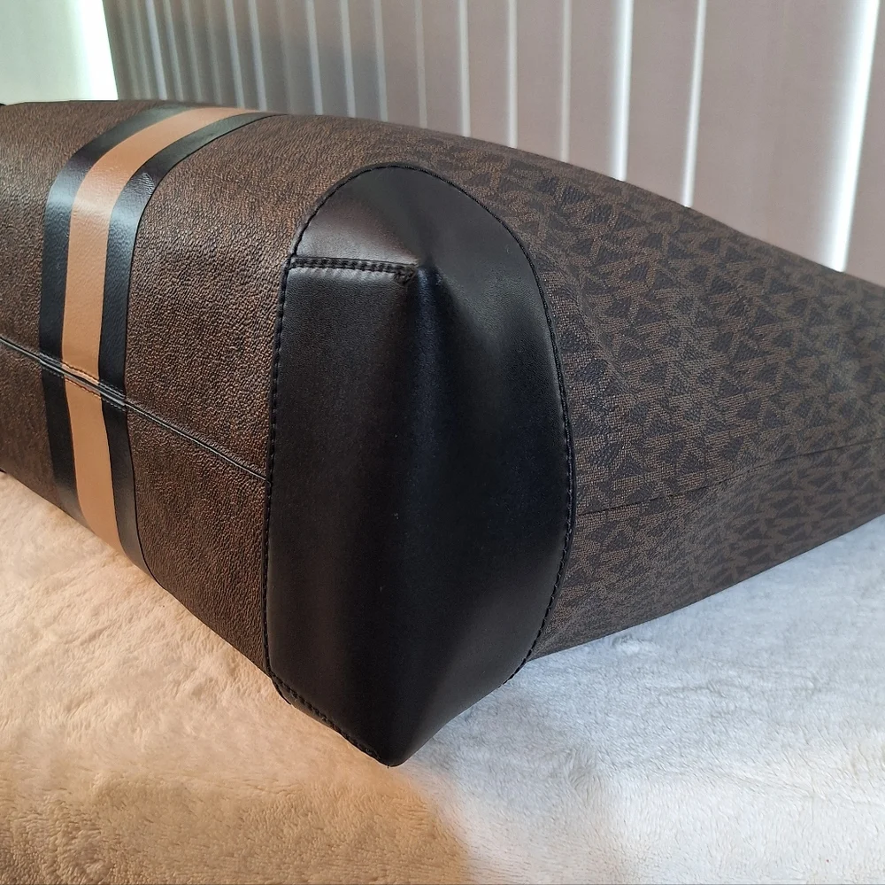 CLEAN Michel Kors Eva Large Tote - Picture 8 of 15